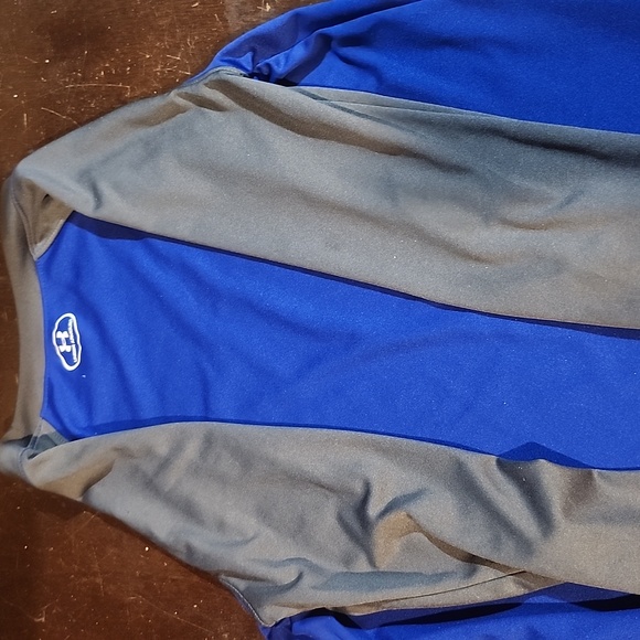 Under armor boys long sleeve - Picture 3 of 3